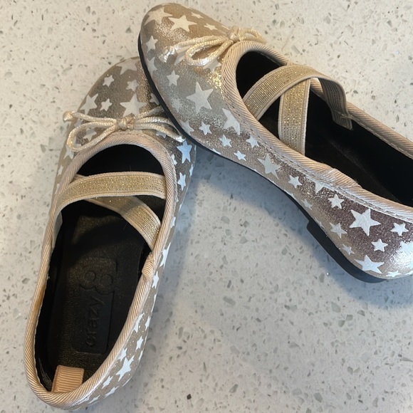 Excellent condition. My daughter wore them once or twice. - Picture 6 of 7